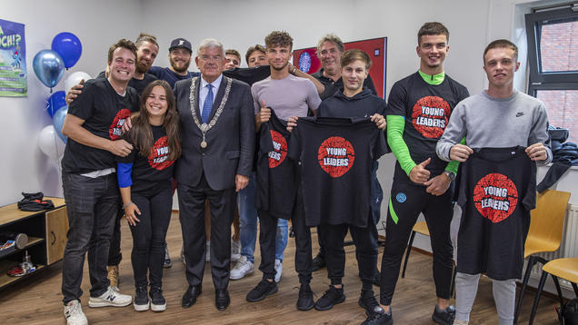 Young Leaders Duindorp ontvangen certificaat
