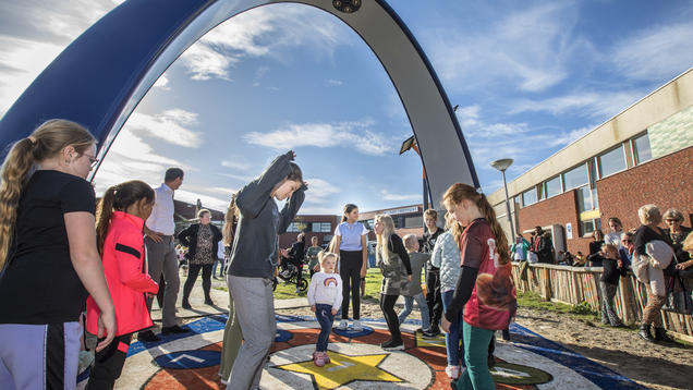 Feestelijke opening speeltoestel Tesselweide